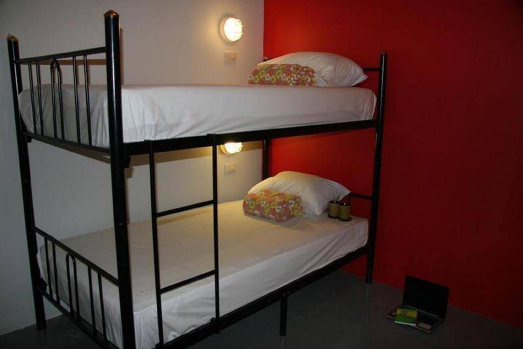 Kool Backpacker Hostel Patong Exteriör bild